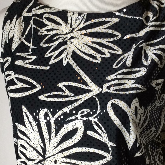 Sequin Front & Back Floral Print Sleeveless Top - Picture 2 of 4